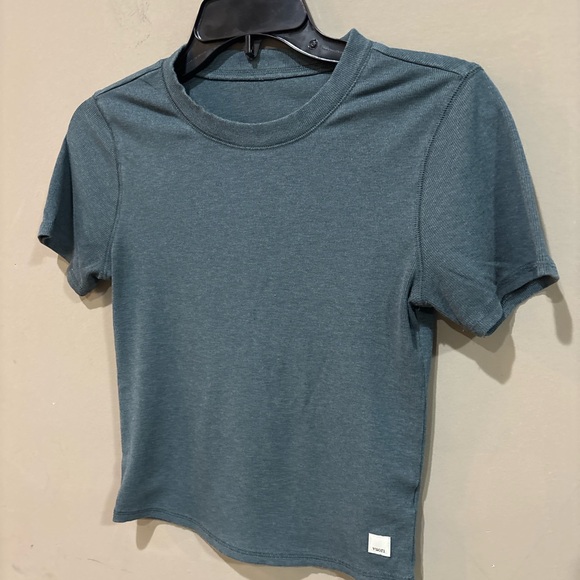 Vuori Pose Fitted Tee Laurel Heather Green Ribbed Stretch Top Small - Picture 2 of 4